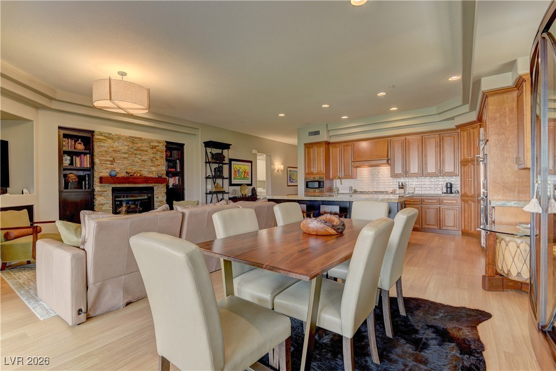 9208 Tesoras Drive 201