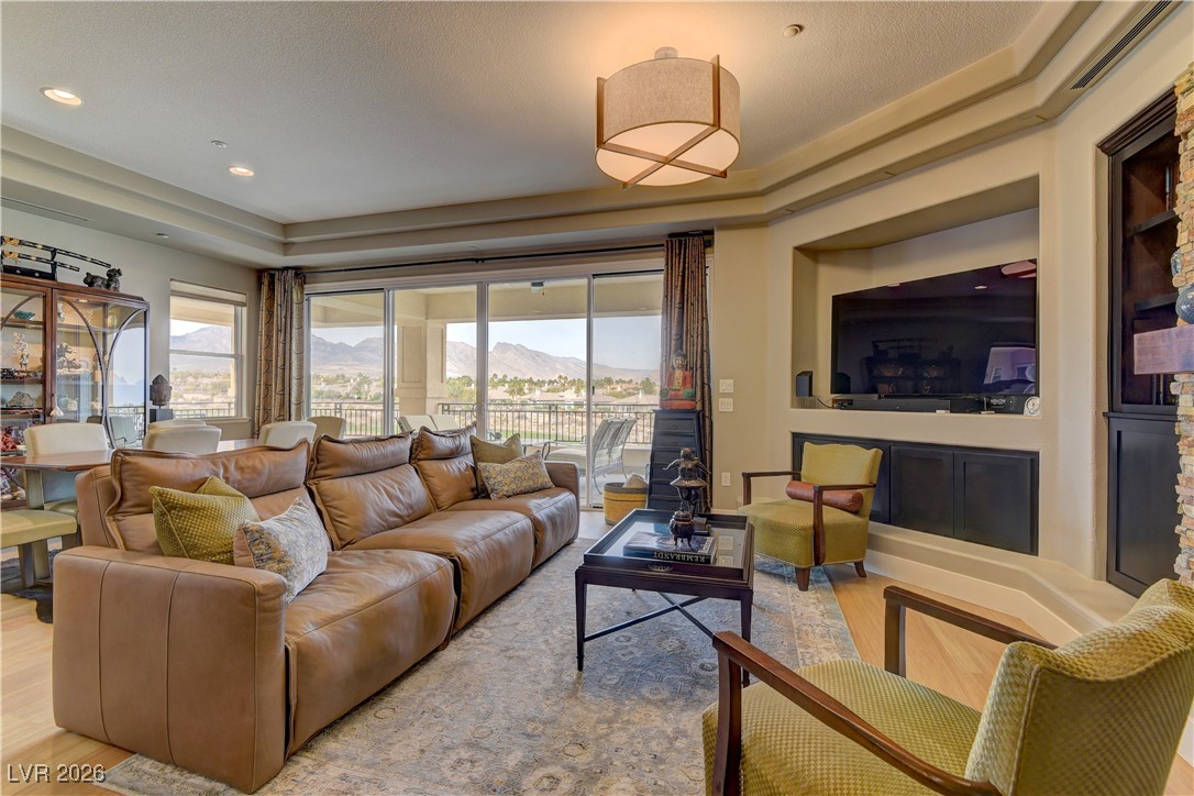 9208 Tesoras Drive 201