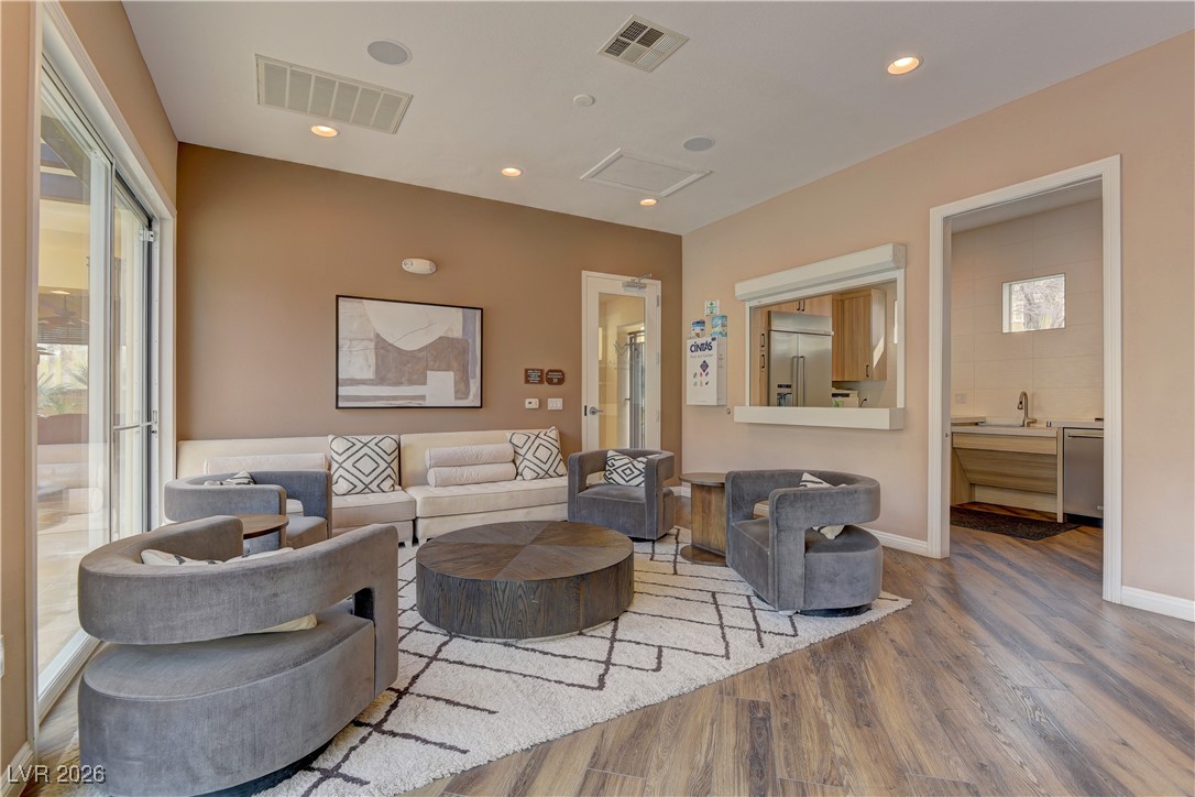 9208 Tesoras Drive 201