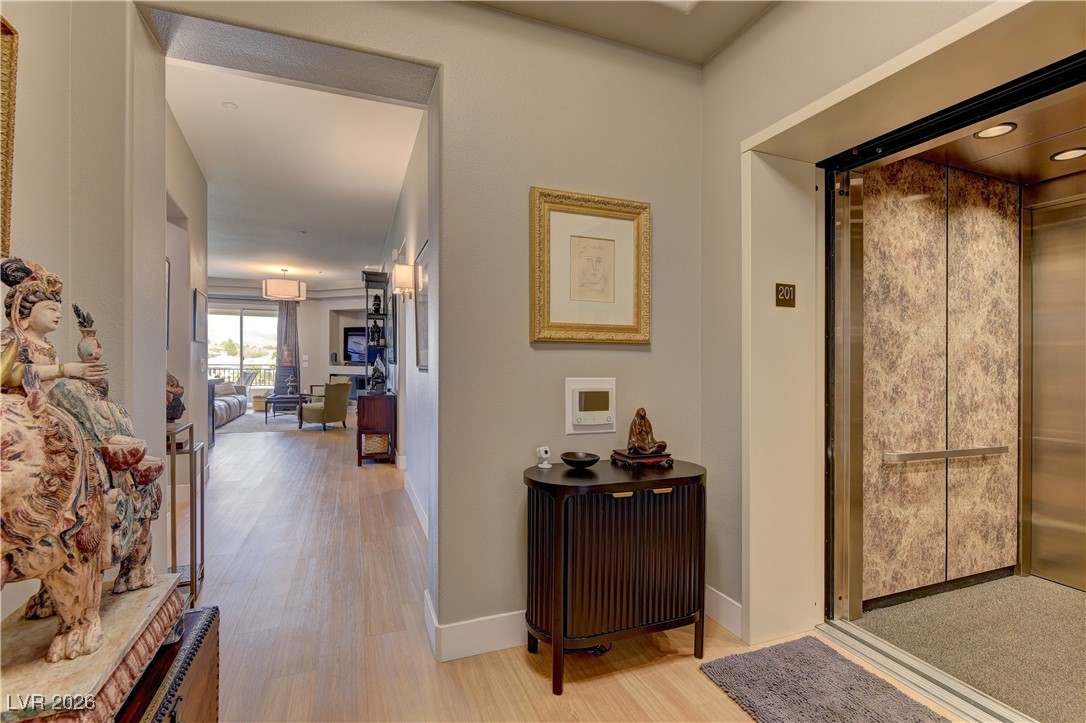 9208 Tesoras Drive 201