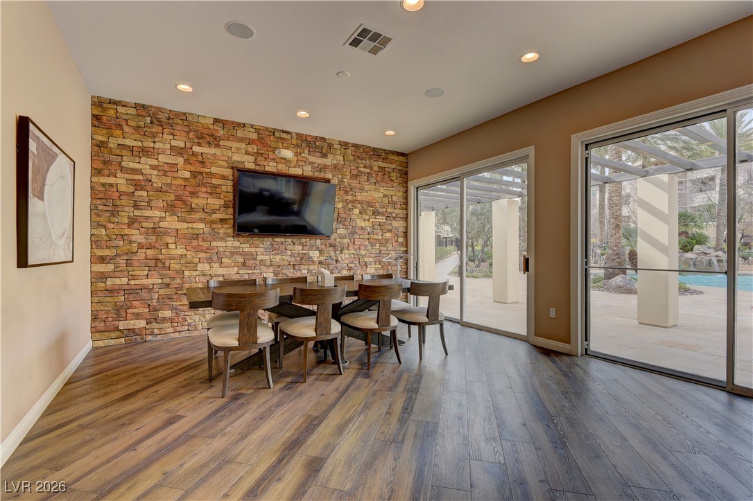 9208 Tesoras Drive 201