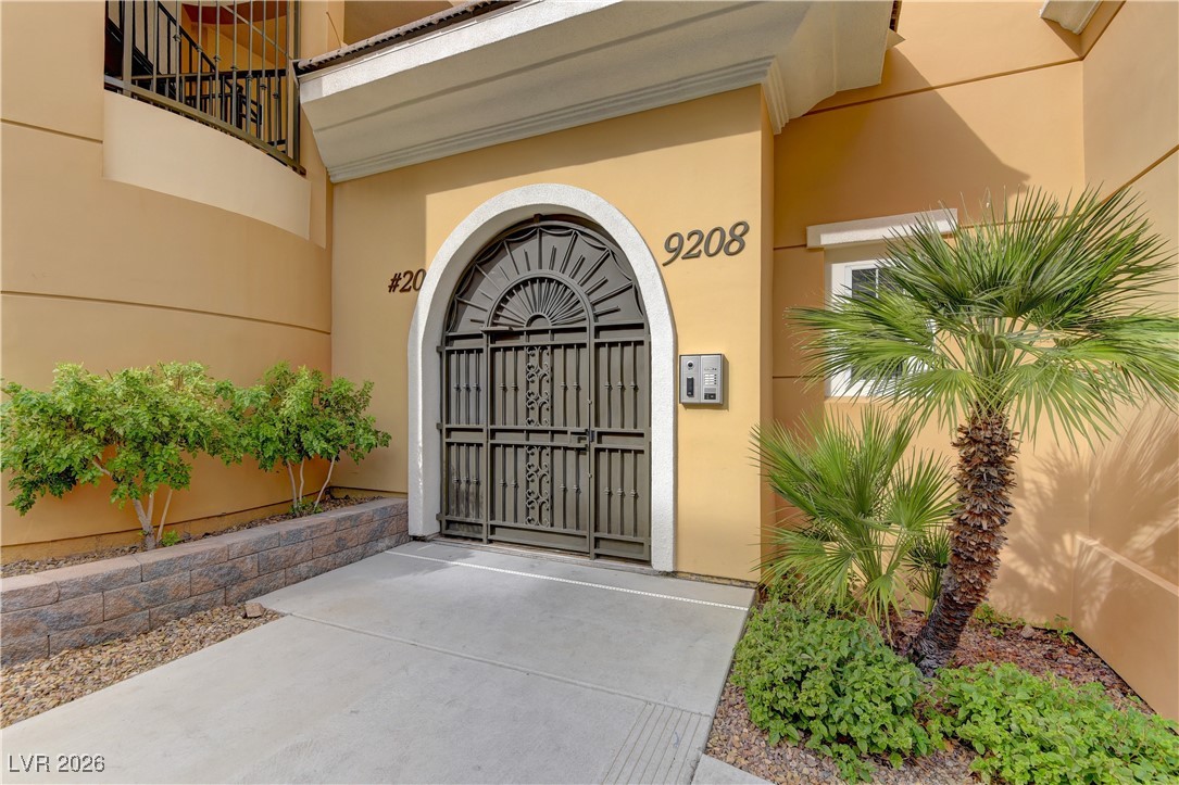 9208 Tesoras Drive 201