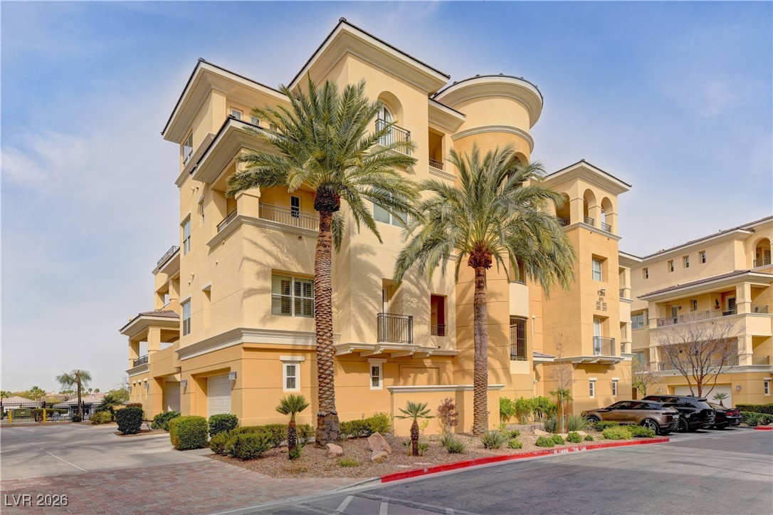 9208 Tesoras Drive 201