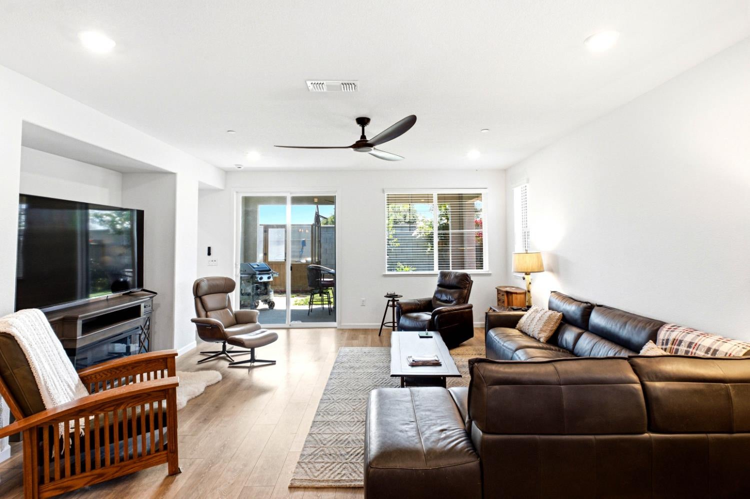 1399 Carson River Loop