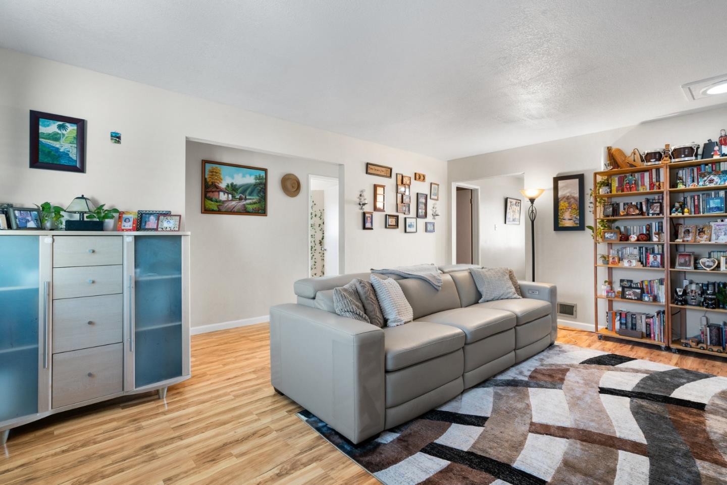 2832-2834 Regnart WAY