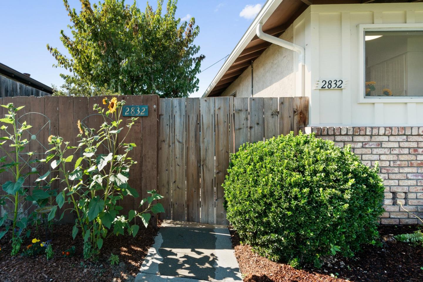 2832-2834 Regnart WAY