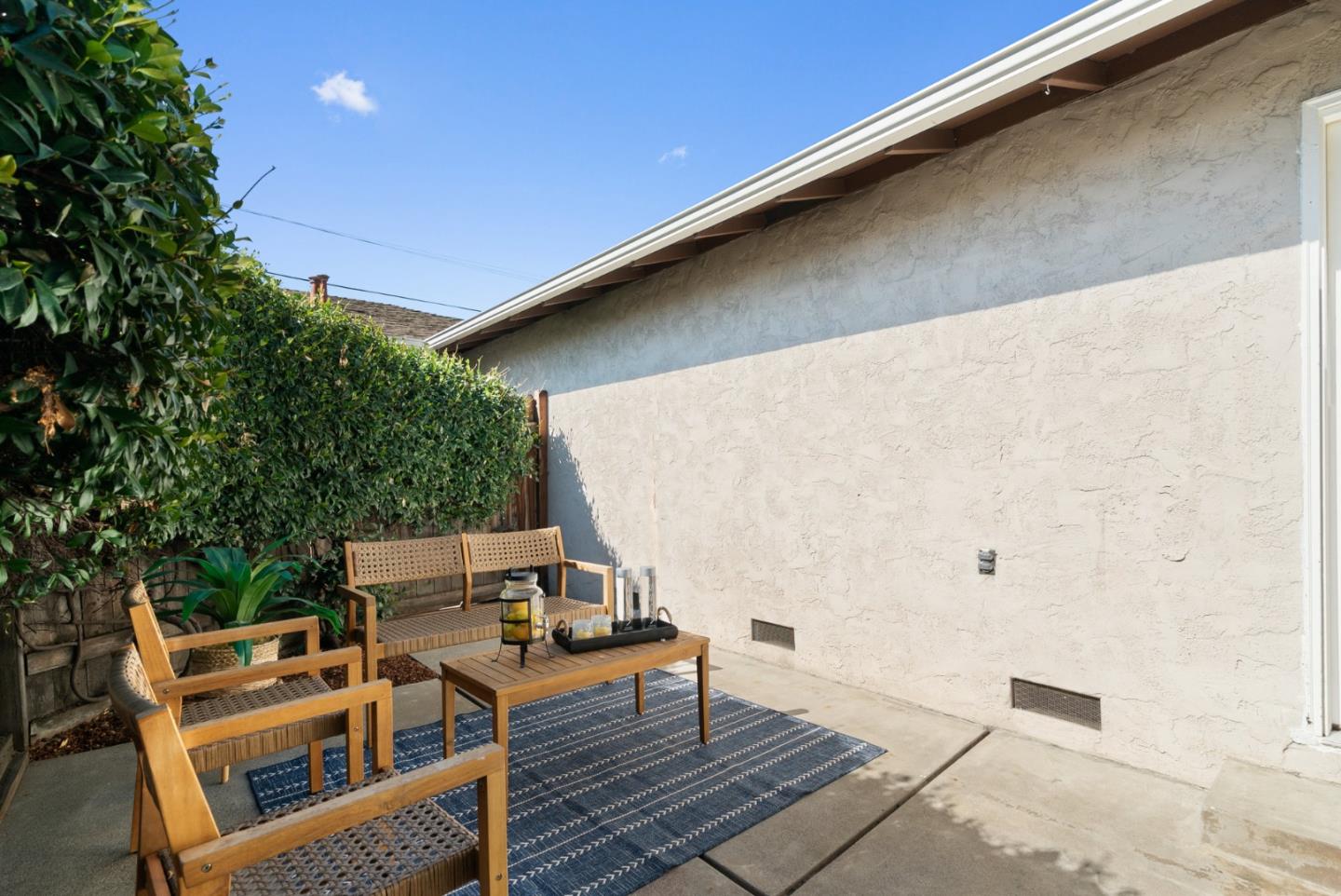 2832-2834 Regnart WAY