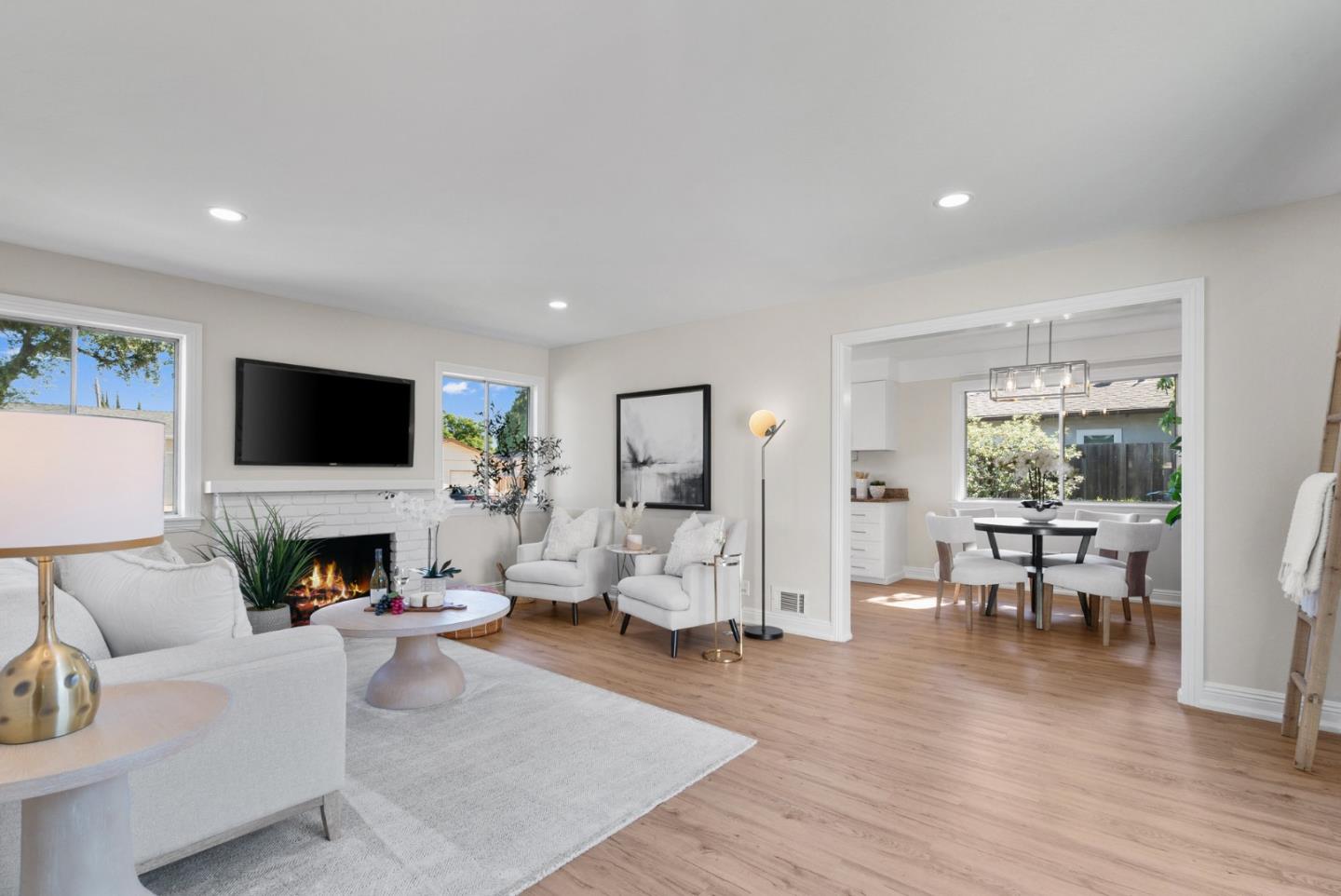 2832-2834 Regnart WAY