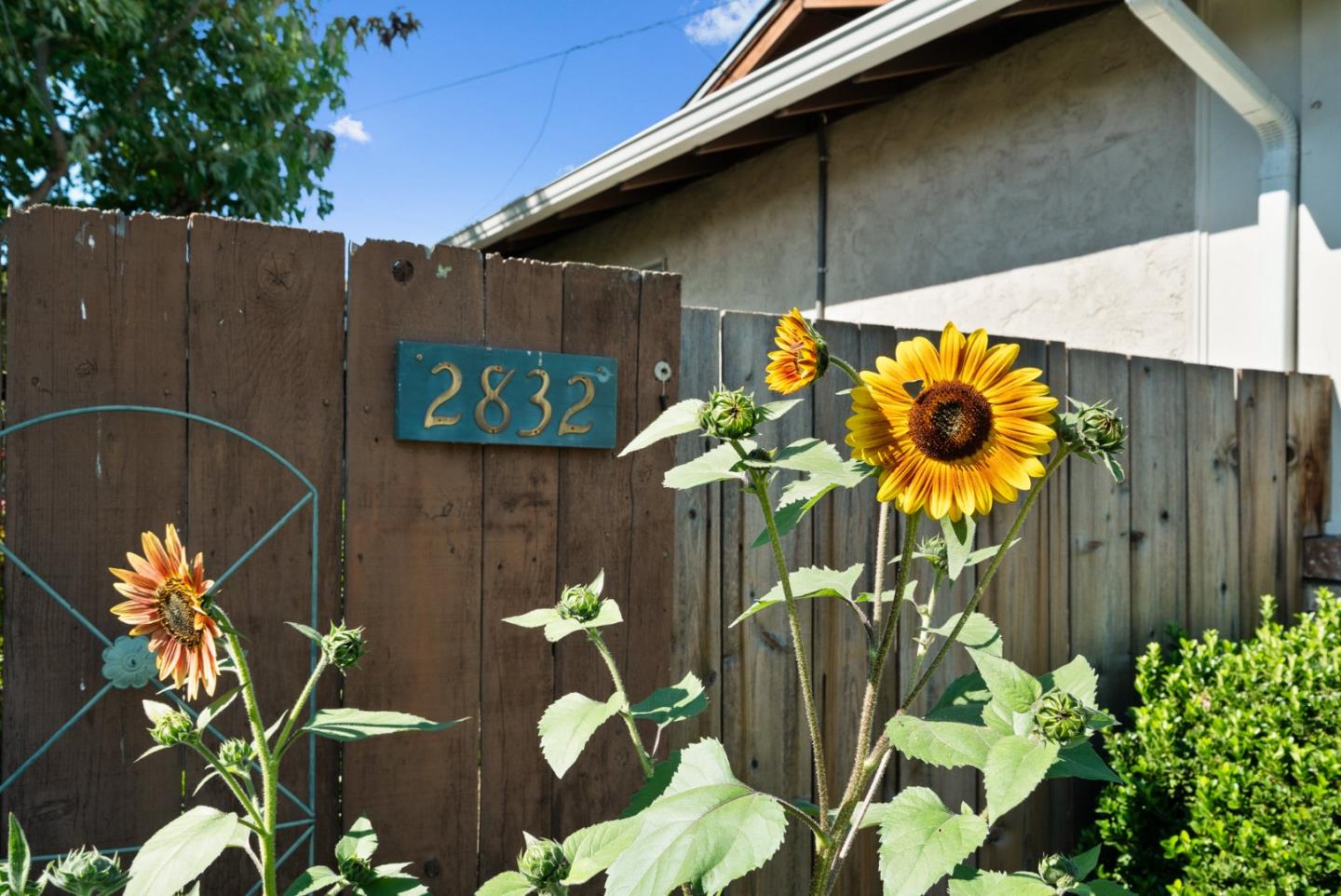 2832-2834 Regnart WAY