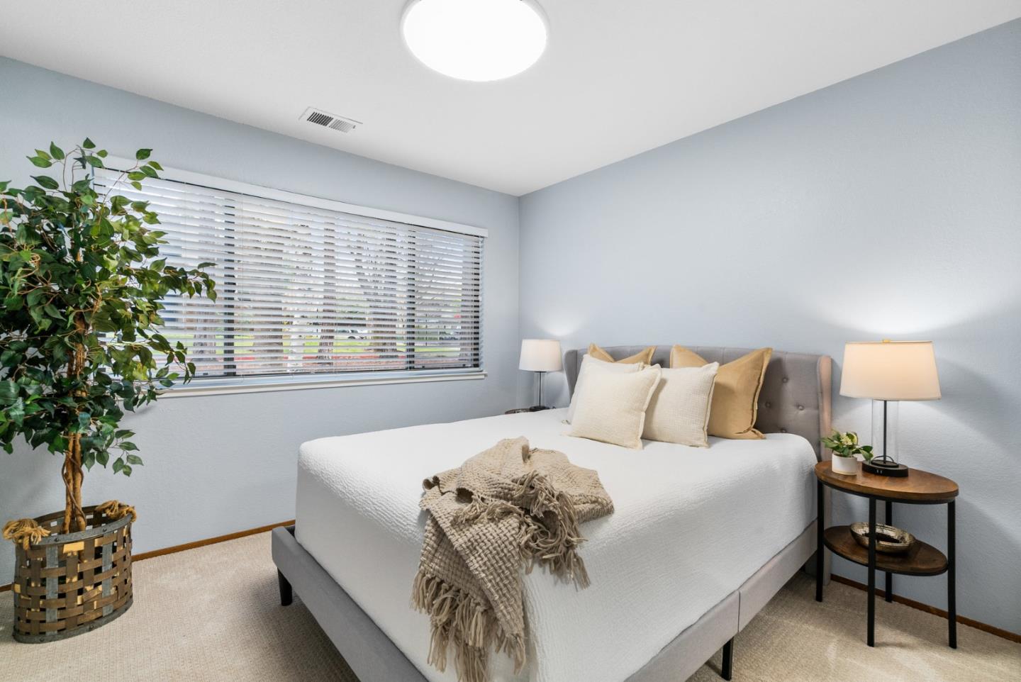 2902 La Terrace CIR