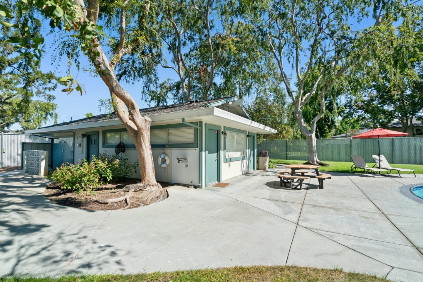 225 Gomes Court 4