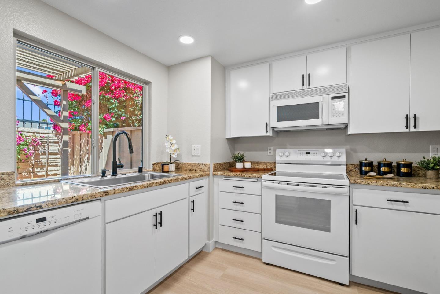 3179 Loma Verde Drive 2