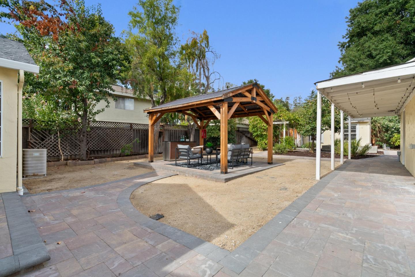 186 Mountain View Avenue