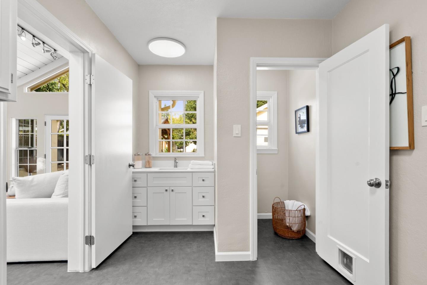 186 Mountain View Avenue