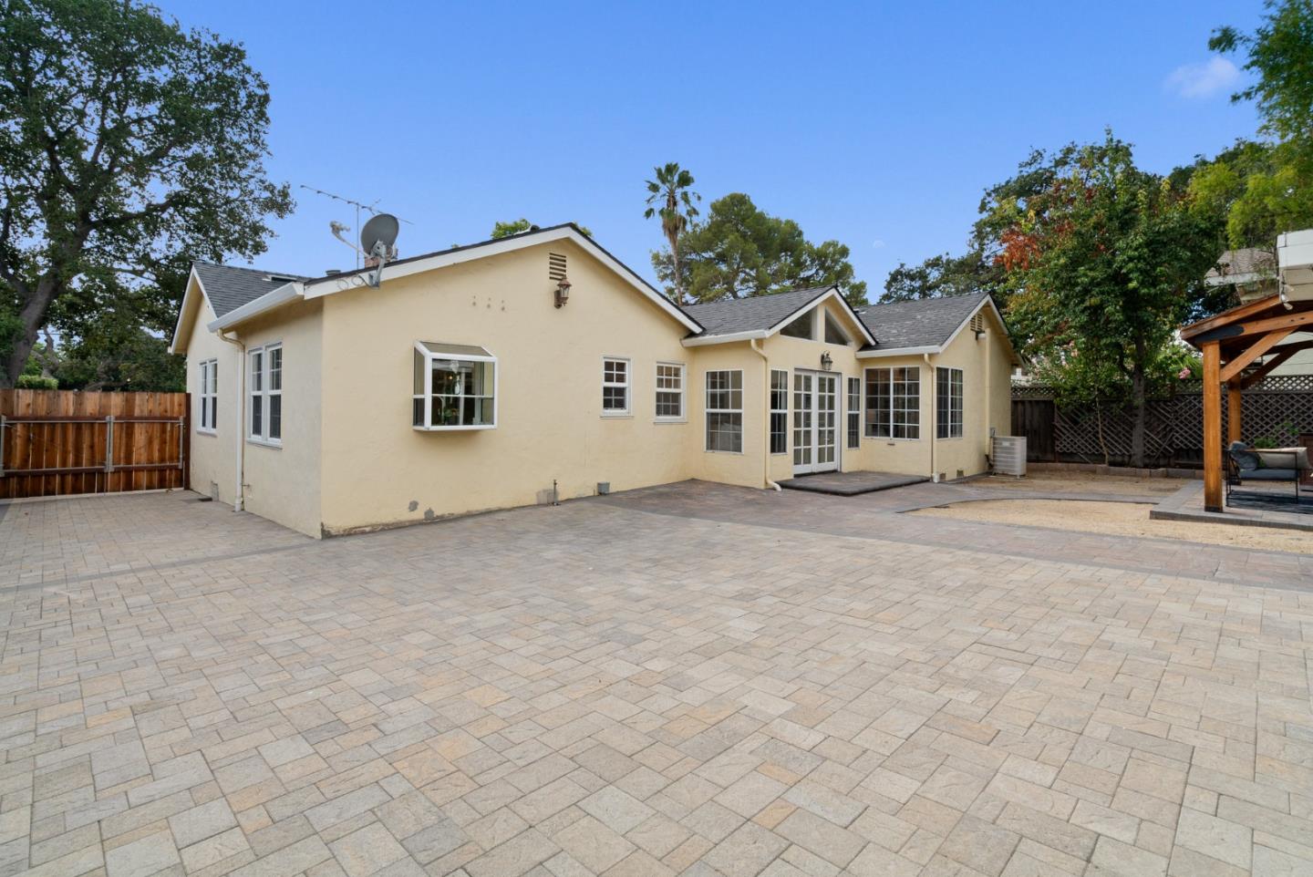 186 Mountain View Avenue