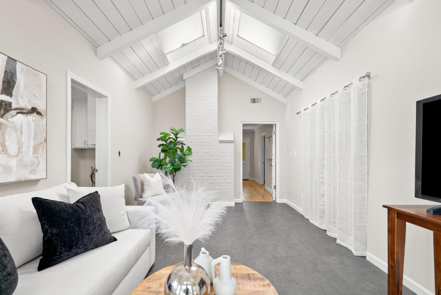 186 Mountain View Avenue