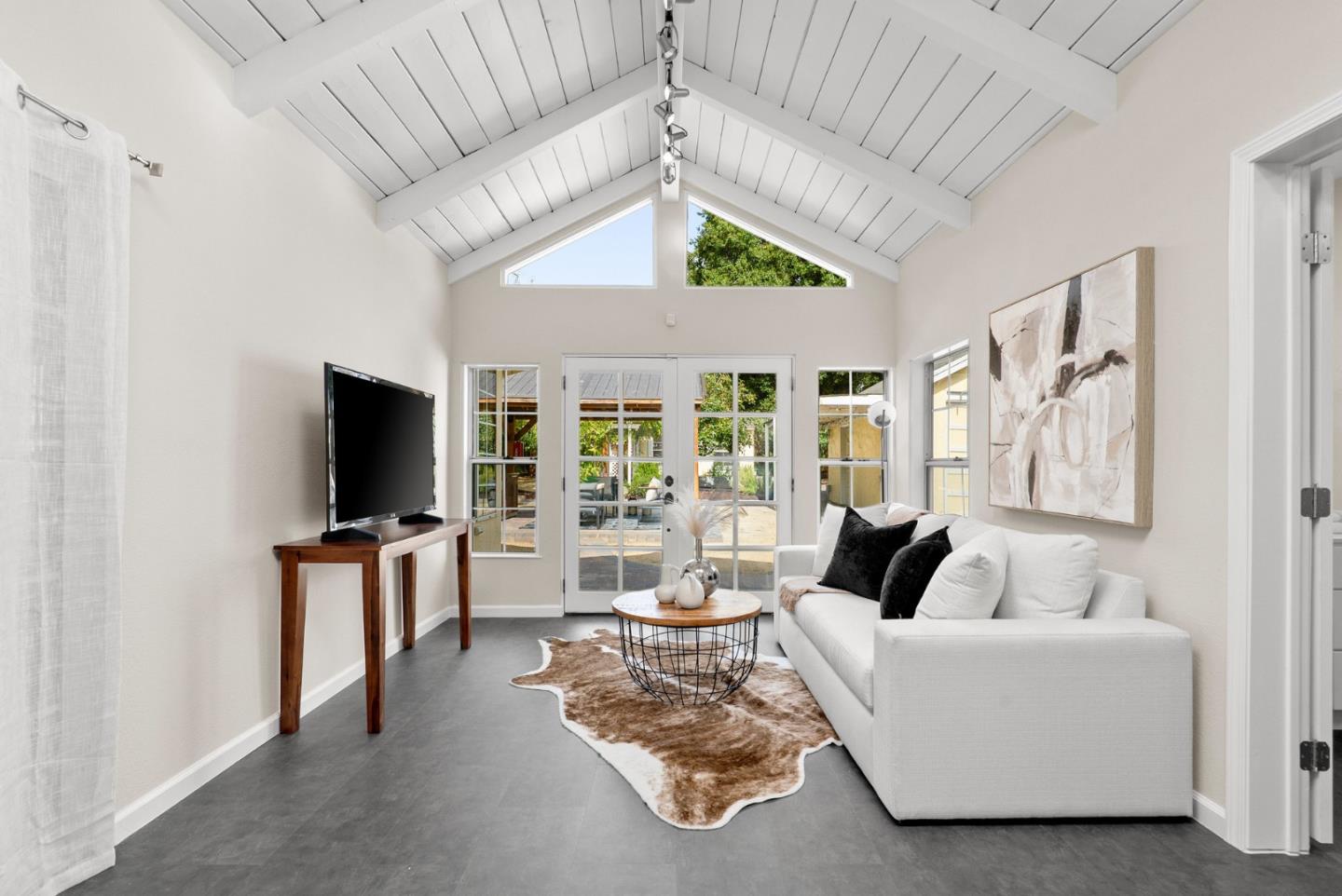 186 Mountain View Avenue