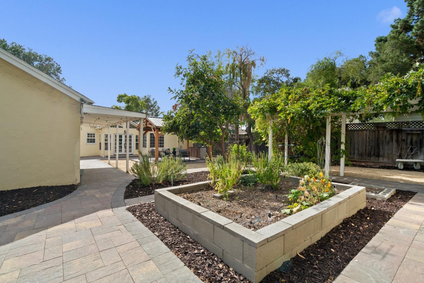 186 Mountain View Avenue