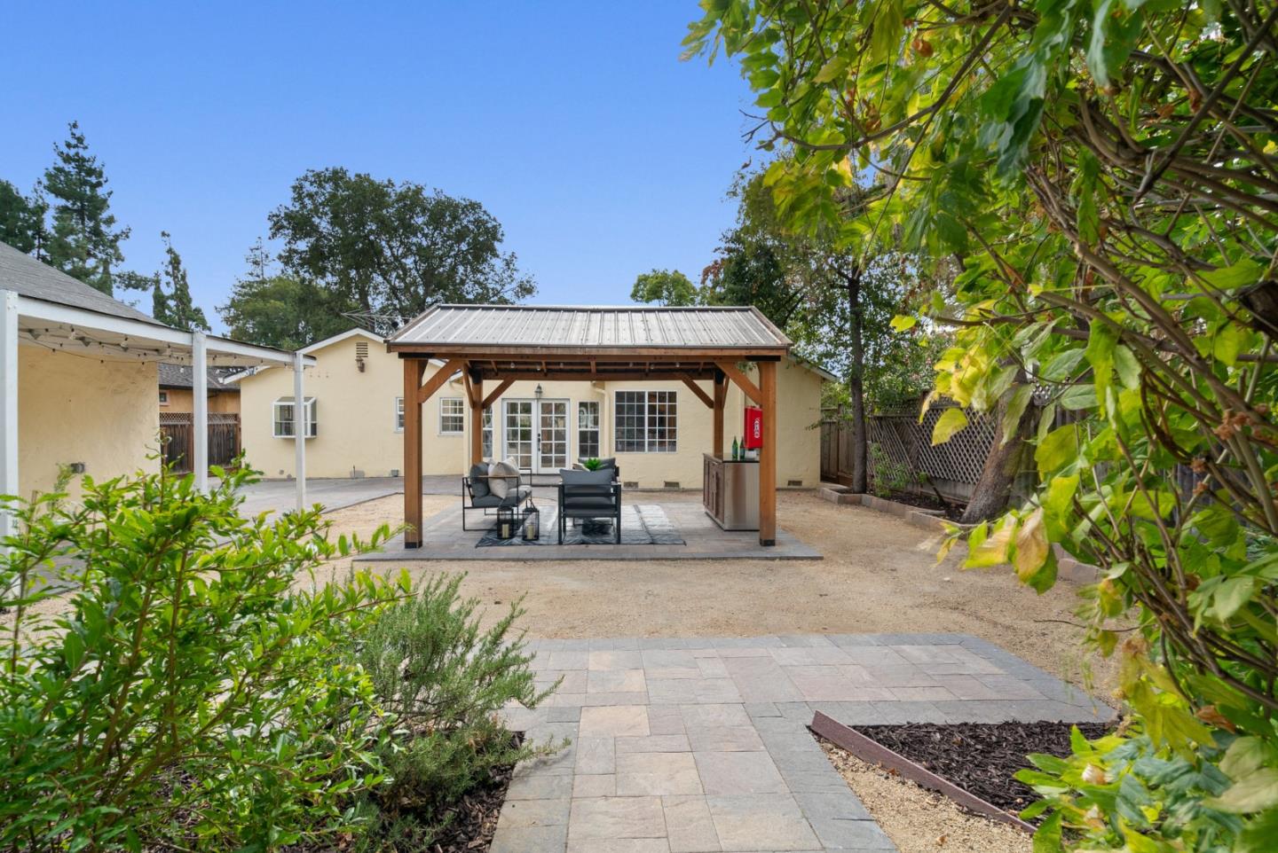 186 Mountain View Avenue