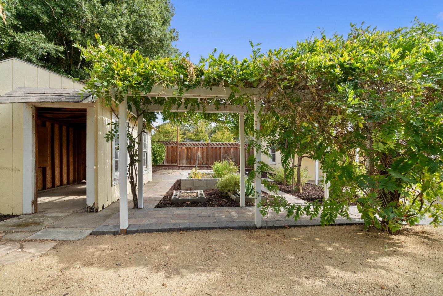 186 Mountain View Avenue