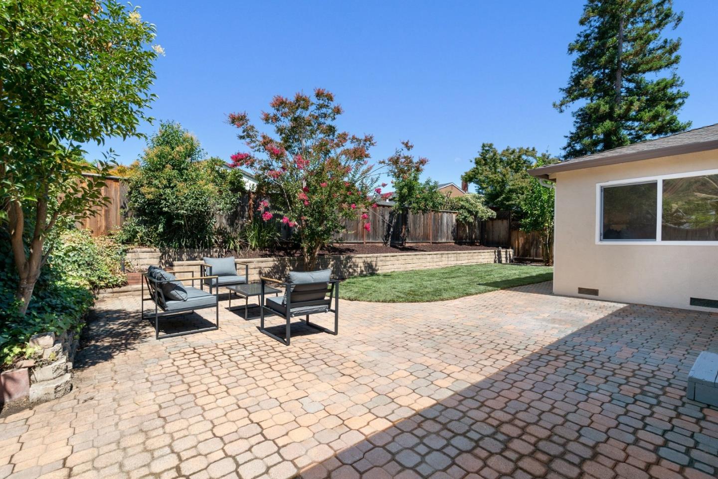 808 Glenside DR