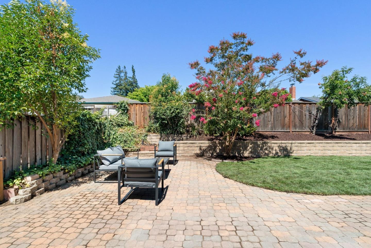 808 Glenside DR