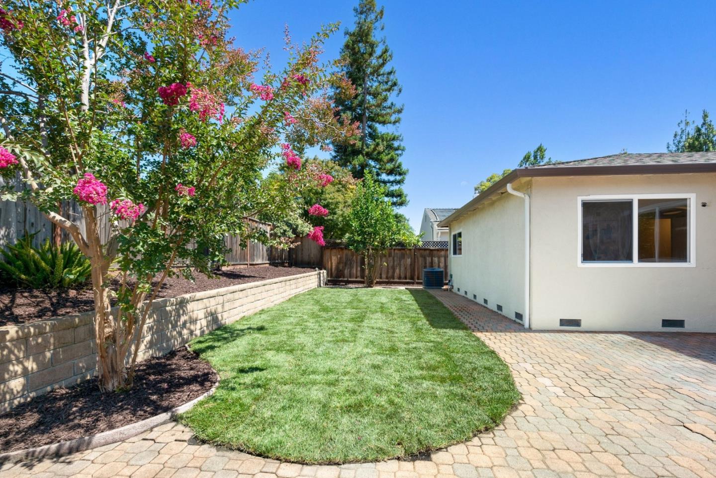 808 Glenside DR