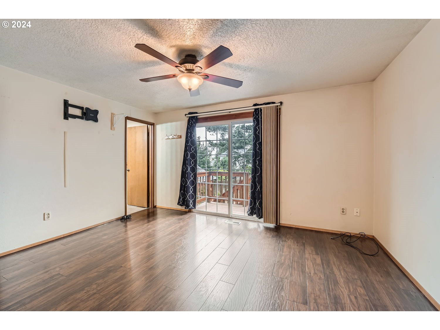1022 NE 196TH AVE