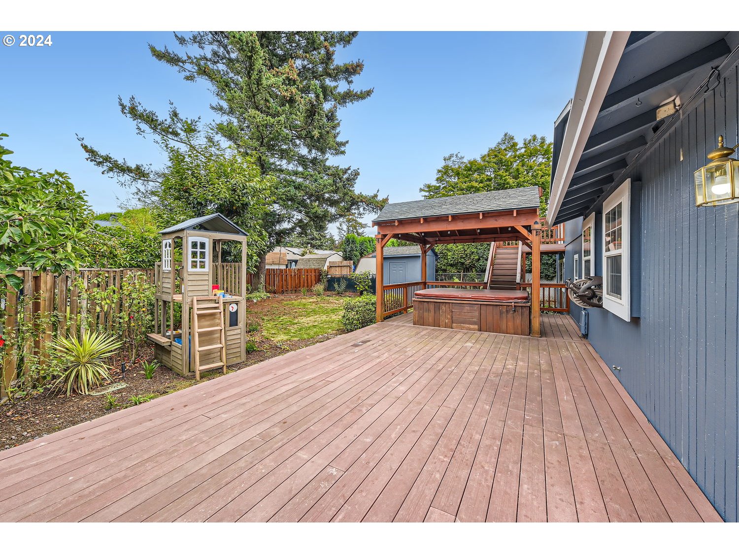 1022 NE 196TH AVE