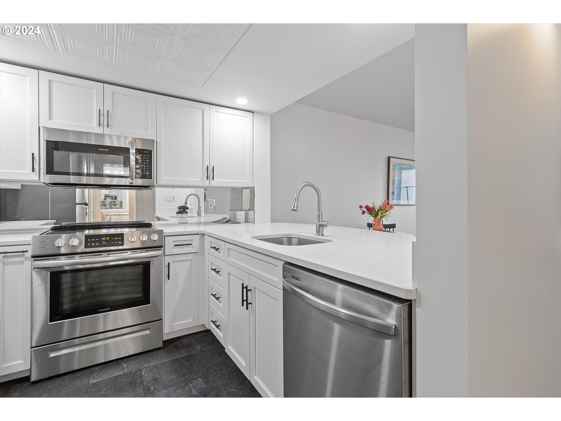 6645 W BURNSIDE RD 535