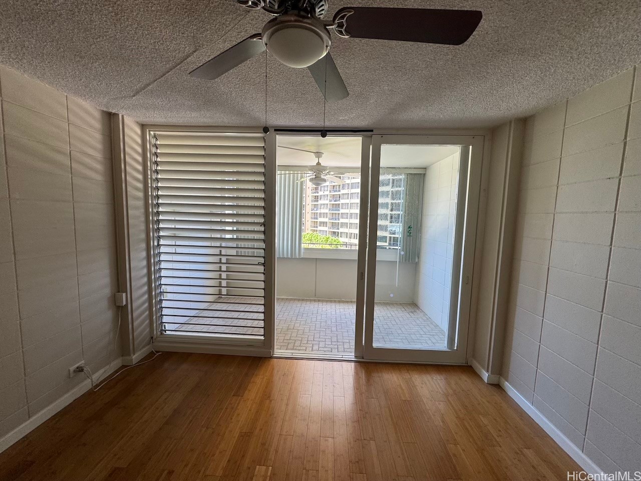 425 Ena Road 907C