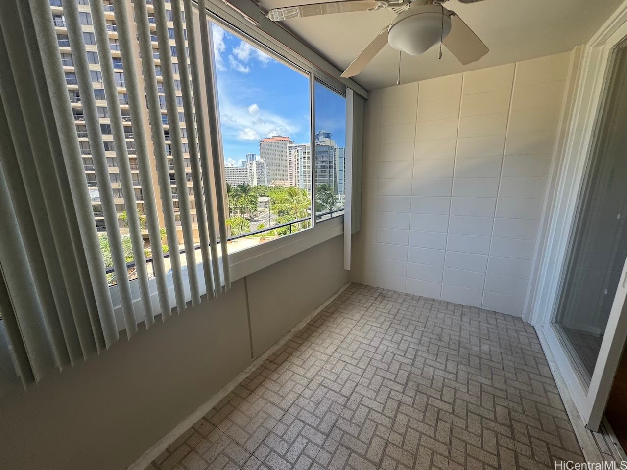 425 Ena Road 907C