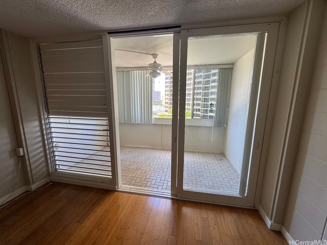 425 Ena Road 907C