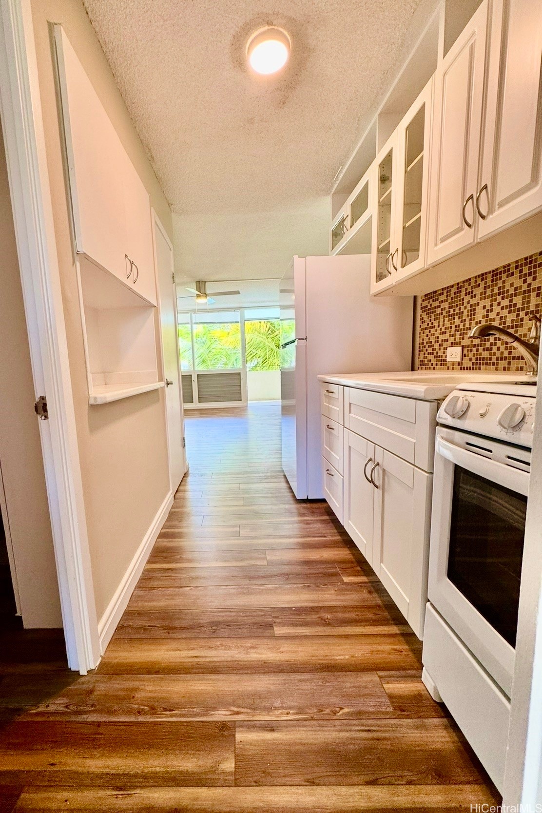 425 Ena Road 302B