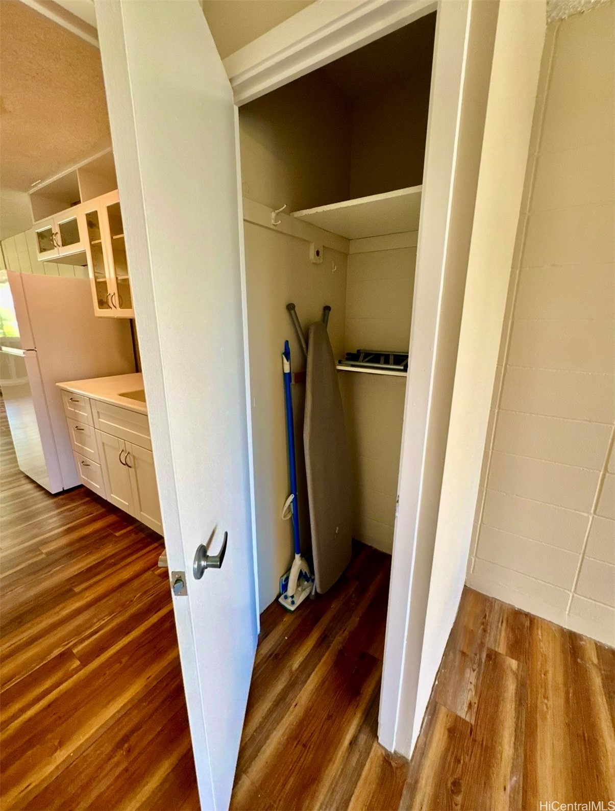 425 Ena Road 302B