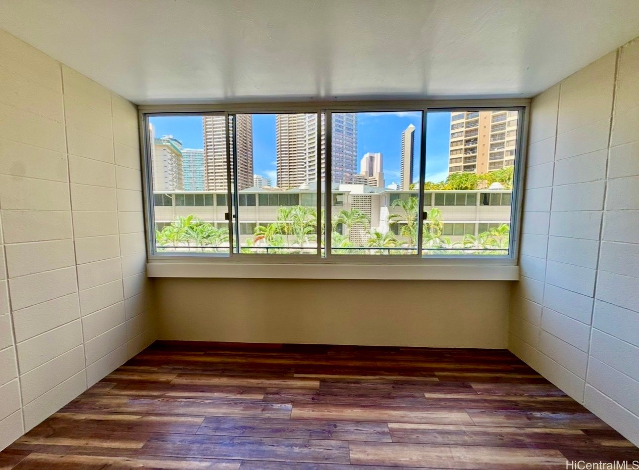 425 Ena Road 302B