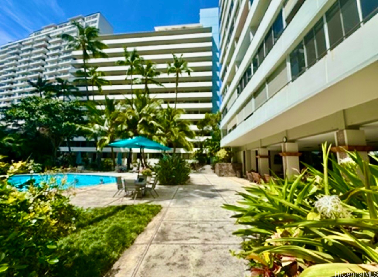 425 Ena Road 302B