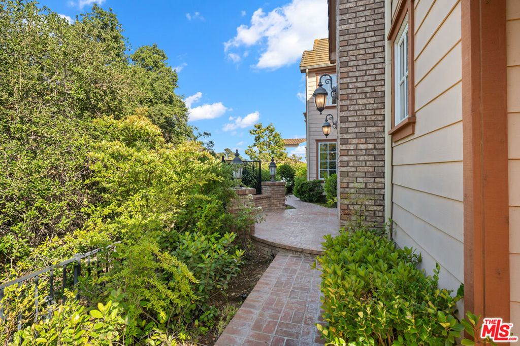 1772 Tamarack Street