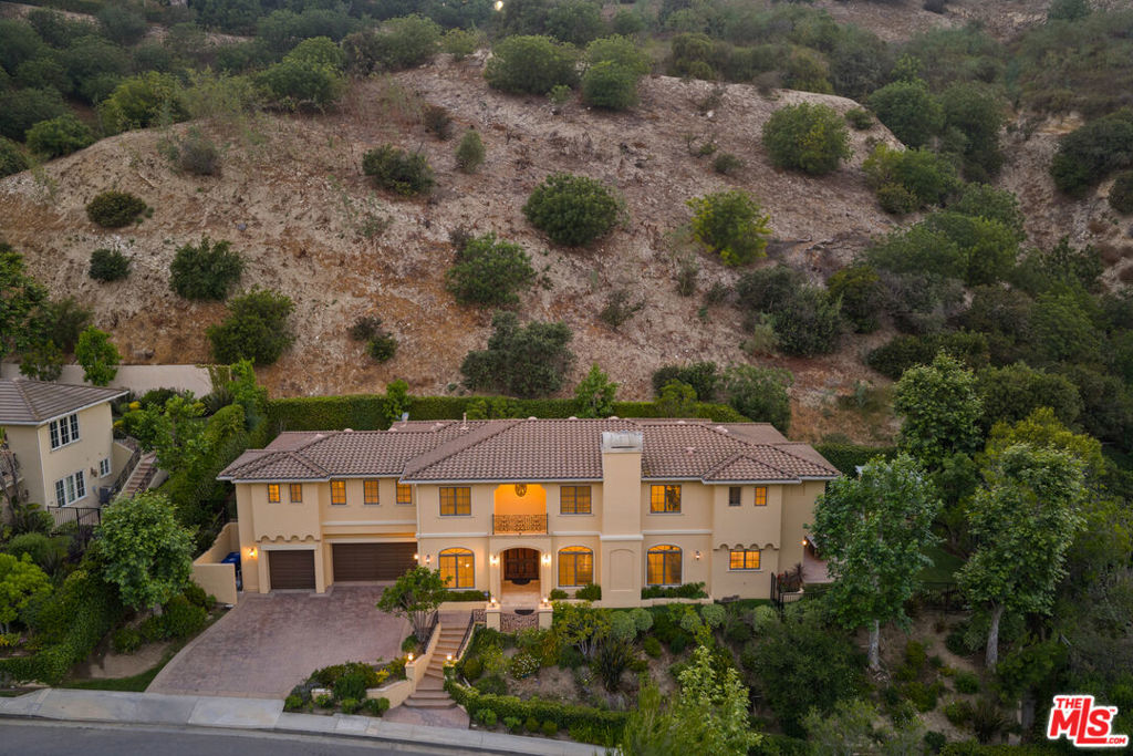 3697 Benedict Canyon Lane