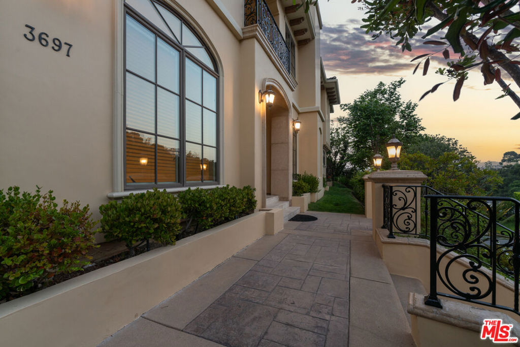 3697 Benedict Canyon Lane