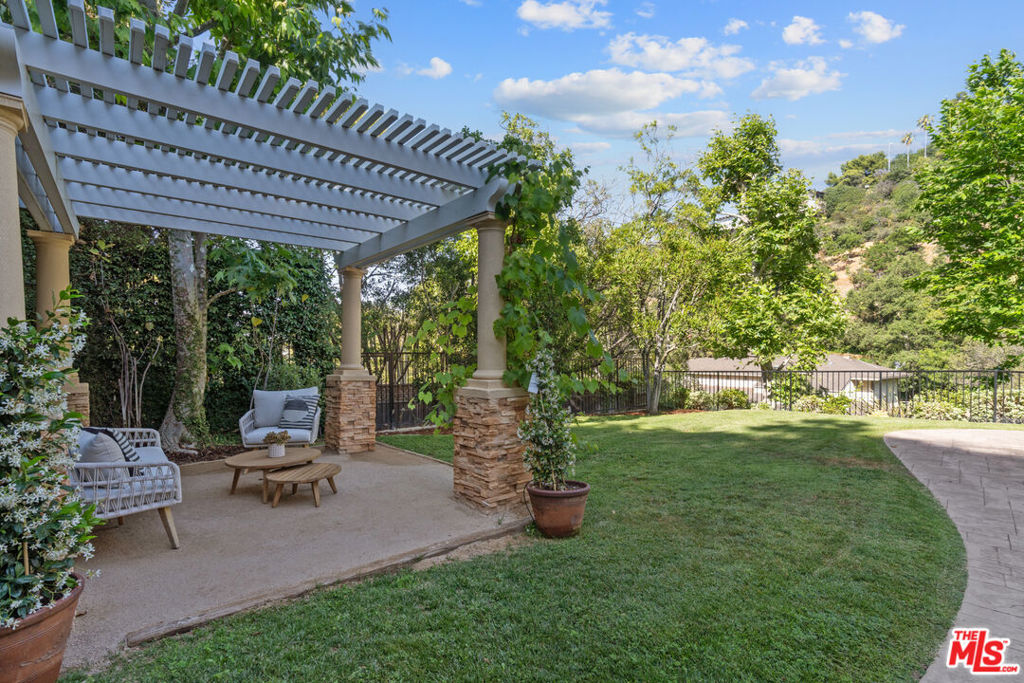 3697 Benedict Canyon Lane