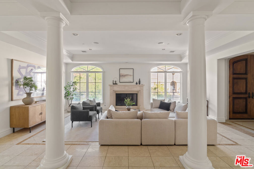 3697 Benedict Canyon Lane