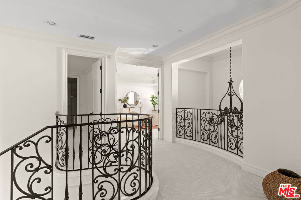 3697 Benedict Canyon Lane