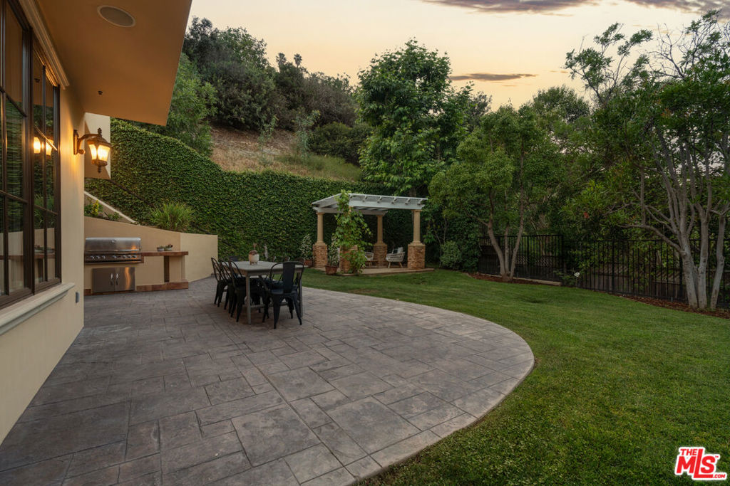 3697 Benedict Canyon Lane