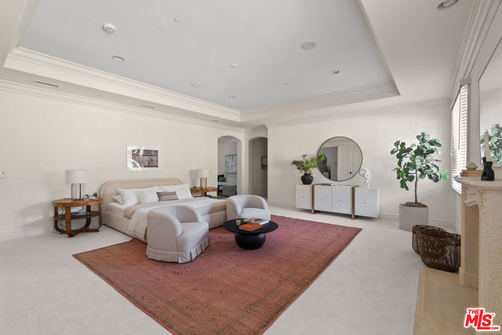 3697 Benedict Canyon Lane