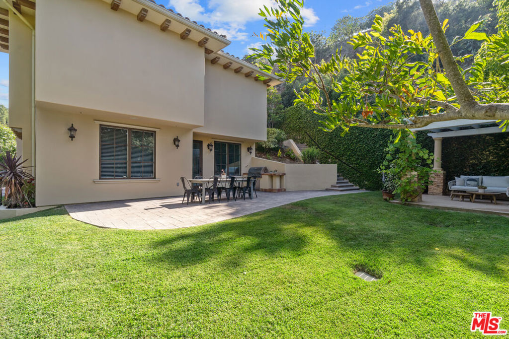 3697 Benedict Canyon Lane