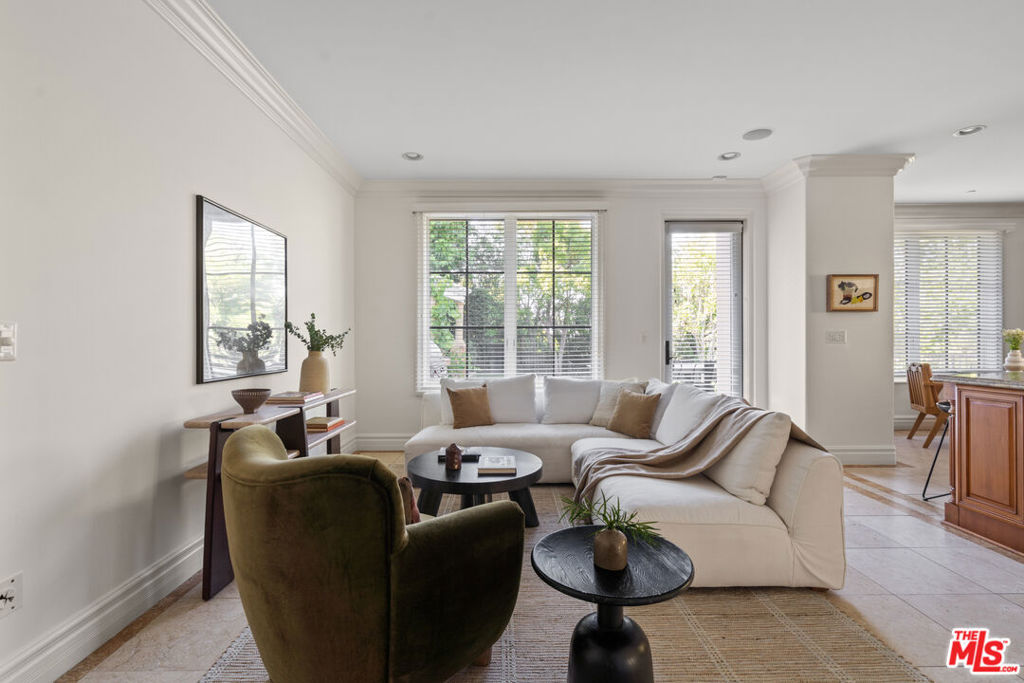 3697 Benedict Canyon Lane