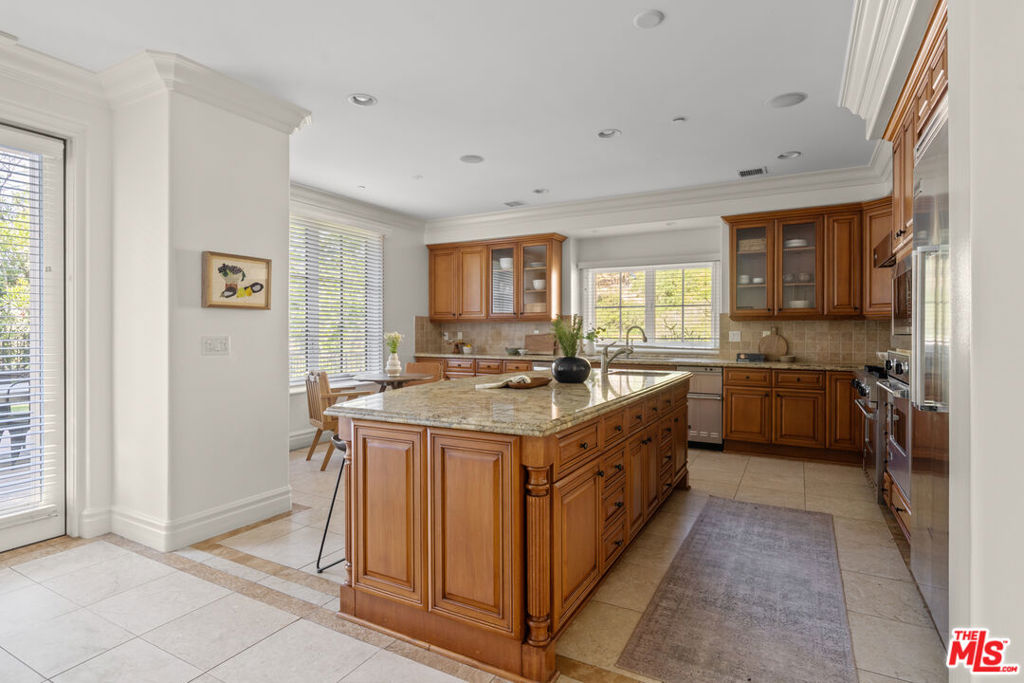 3697 Benedict Canyon Lane