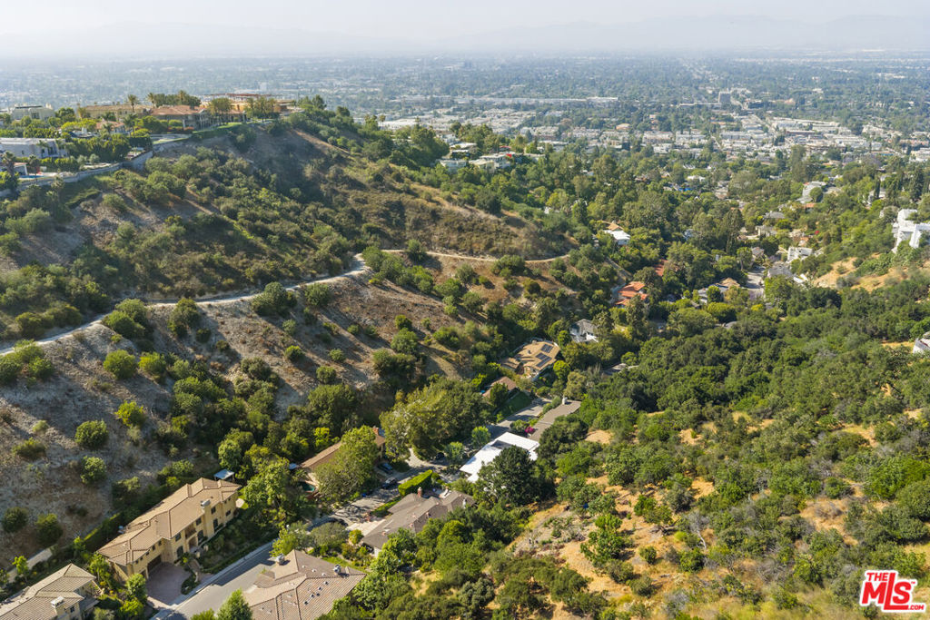 3697 Benedict Canyon Lane