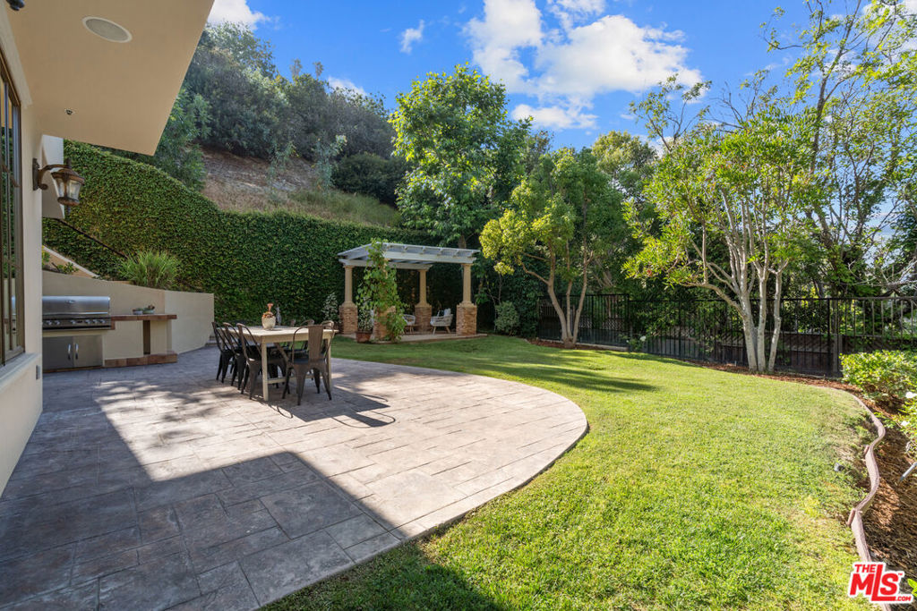 3697 Benedict Canyon Lane